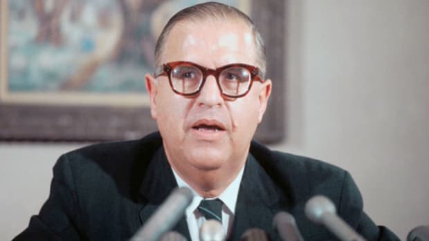 Israeli foreign minister Abba Eban speaks to the media about the origins of the Yom Kippur War.