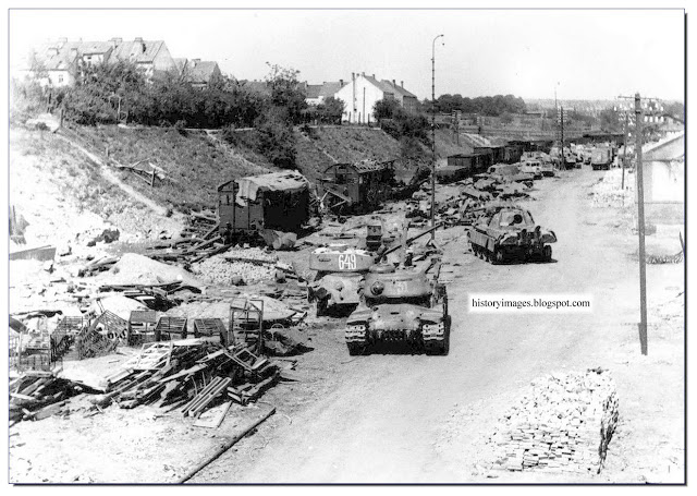 destroyed-german-equipment-znoymo-czechoslovakia-1945-may