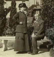 This image has an empty alt attribute; its file name is ellenandwoodrow.jpg