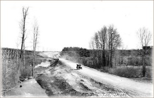 This image has an empty alt attribute; its file name is early-20thcent-road2.jpg